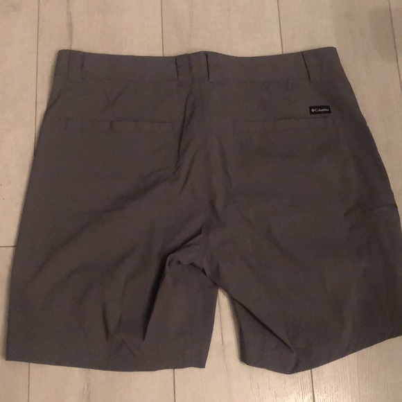 π₯3/$18π₯ EUC Menβs COLUMBIA Shorts - Picture 4 of 4